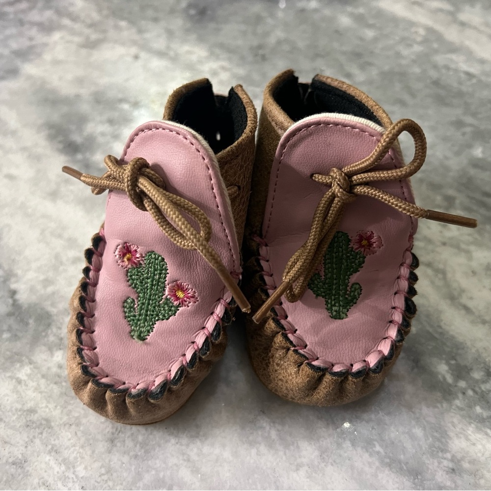 Girls Twisted X Size 2 shoes